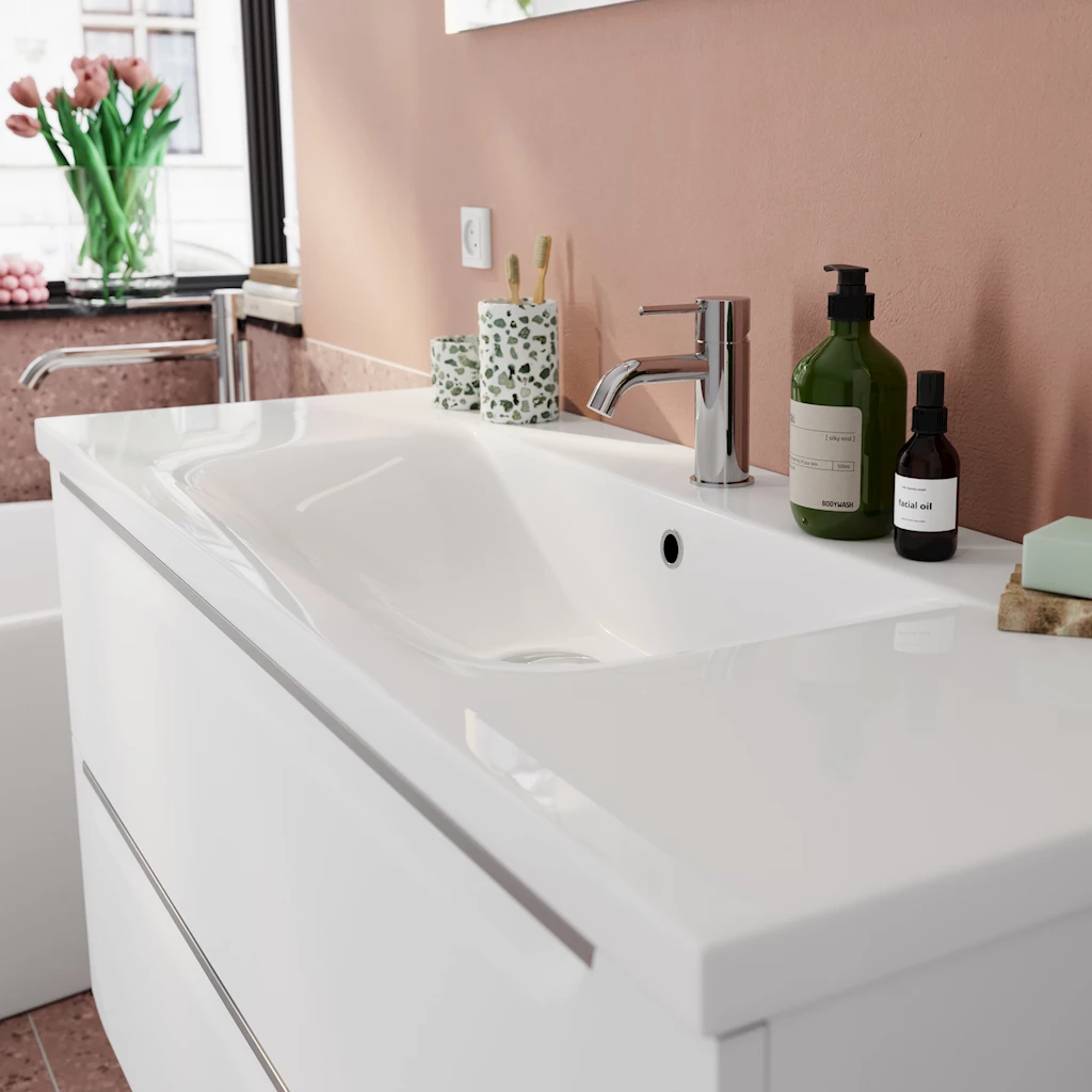 Mari 120 m/høyskap Hvit matt Mari 120 m/høyskap Hvit matt